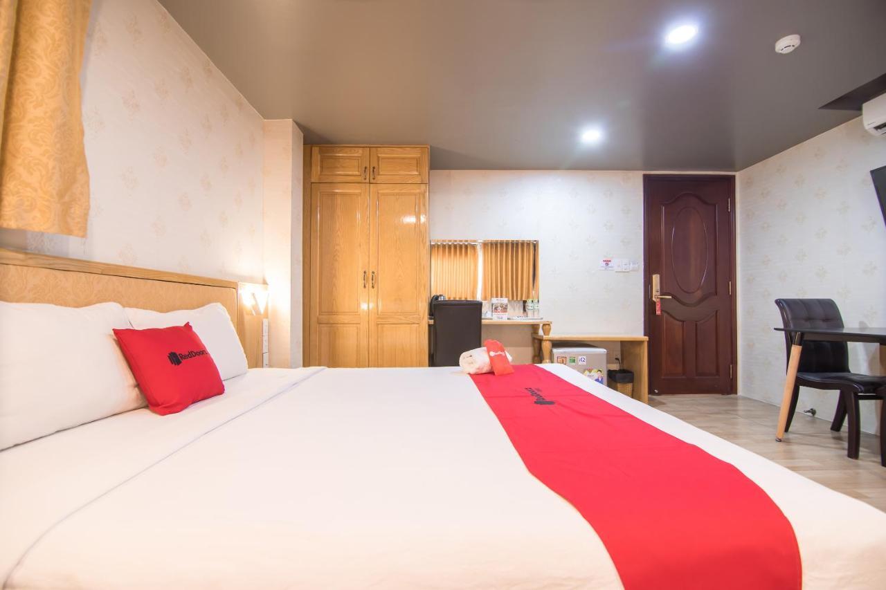 Reddoorz Plus Near Secc Thành Pho Ho Chí Minh Esterno foto